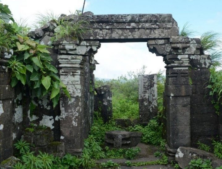 Chawand Fort, Chawand, Maharashtra, India